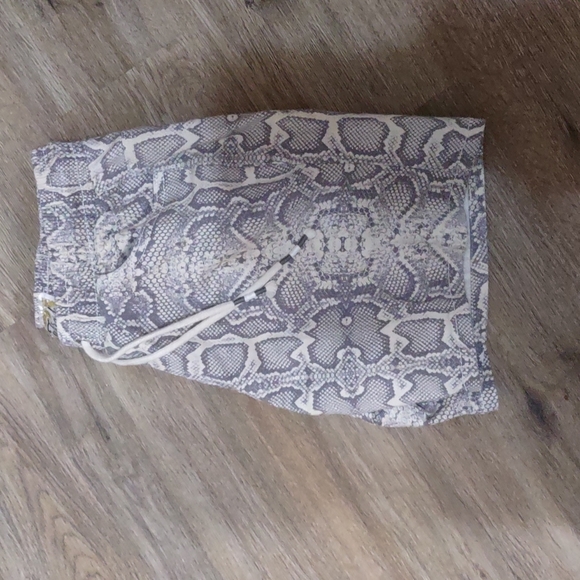 Fresh Prints of Bel-Air shorts animal print Gray - Picture 10 of 10